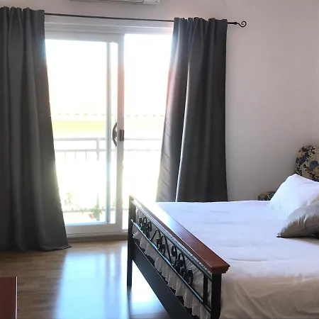 Guest house Pink Podstrana