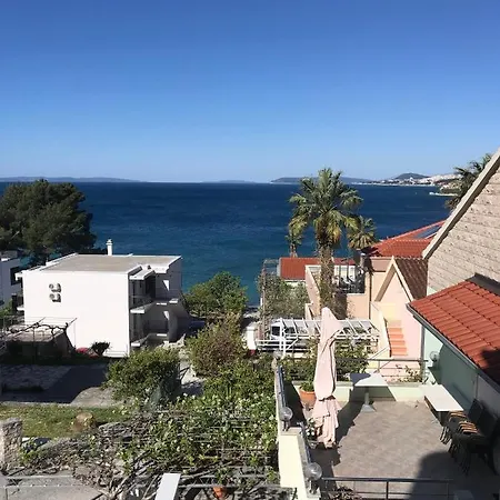 Guest house Pink Podstrana