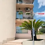 Pink 3* Podstrana