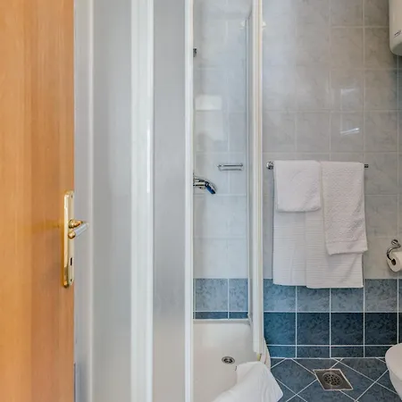 Pink Gostinjska kuća 3*
