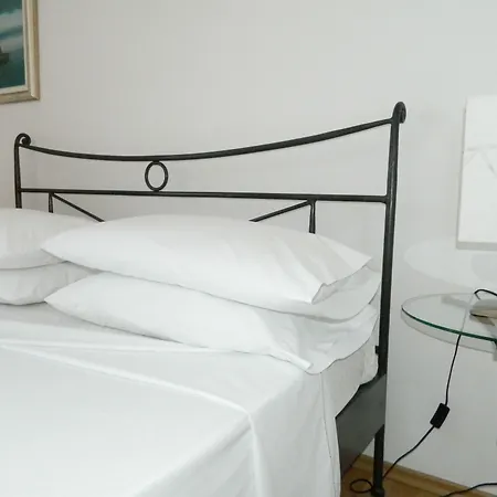 Pink 3* بودْسْتغانا