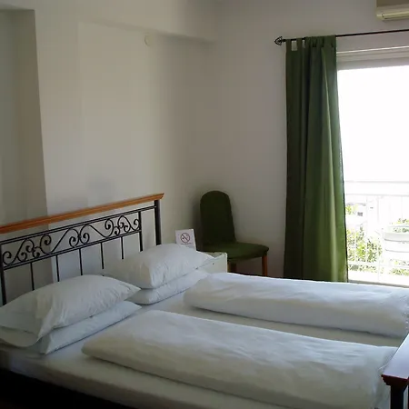 Konukevi Pink Podstrana