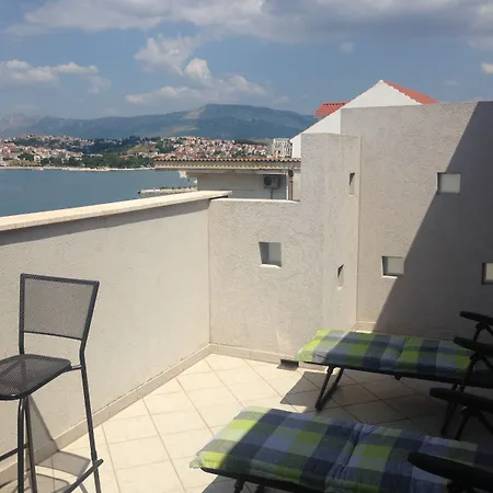 Konukevi Pink Podstrana