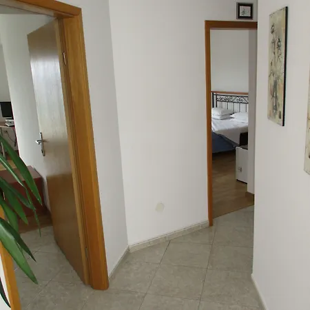 Pink 3* Podstrana