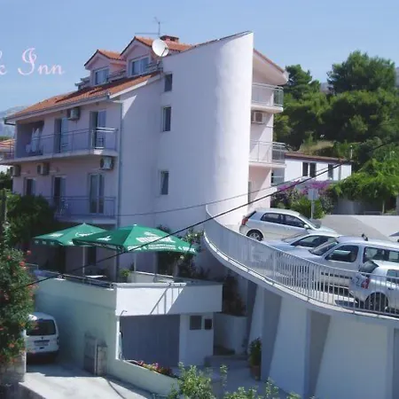 Pink Konukevi Podstrana