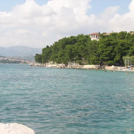 Konukevi Pink Podstrana