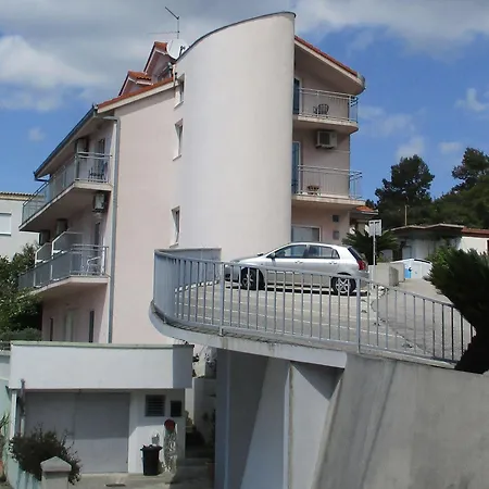 Gostinjska kuća Pink Podstrana