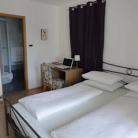 Gostinjska kuća Pink Podstrana