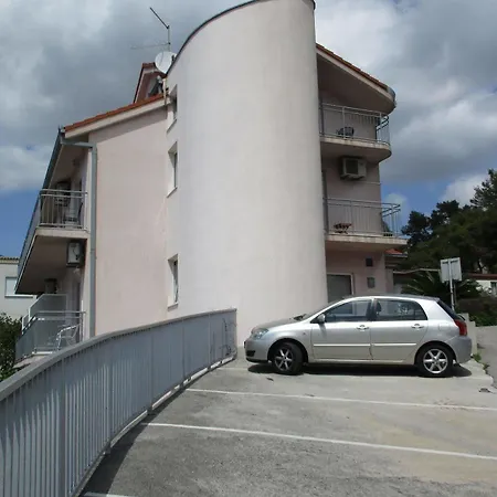 Gostinjska kuća Pink Podstrana