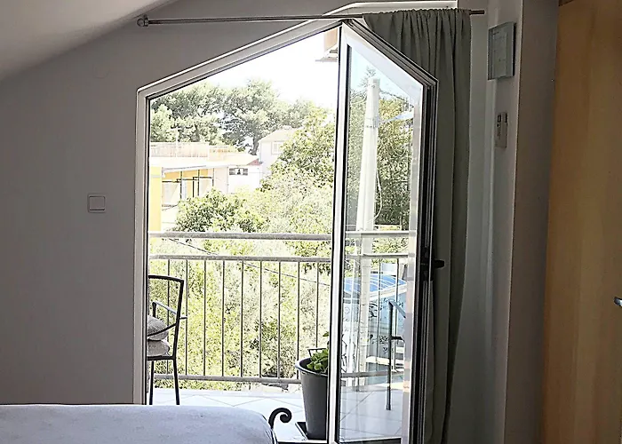 Pink 3* פודסטראנה