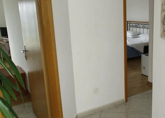 Pink 3* פודסטראנה