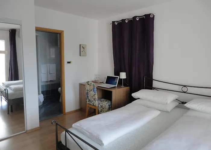 Pink בית הארחה 3*